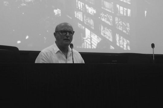 Arquiteto Ciro Pirondi em palestra 